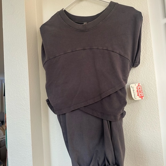 Free People Hot Shot Crossover Set Gray with baby blue Logo msrp$98 NWT - Picture 2 of 2